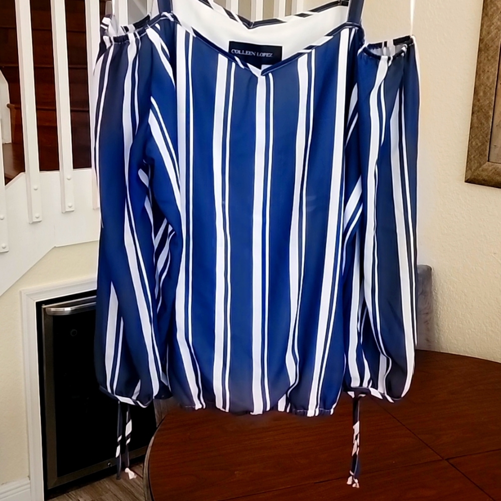 Cold shoulder long sleeved lined nose size XL